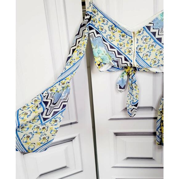 EUC AKIRA Floral Cropped Wrap Bell Sleeve Top - Small - Picture 9 of 13